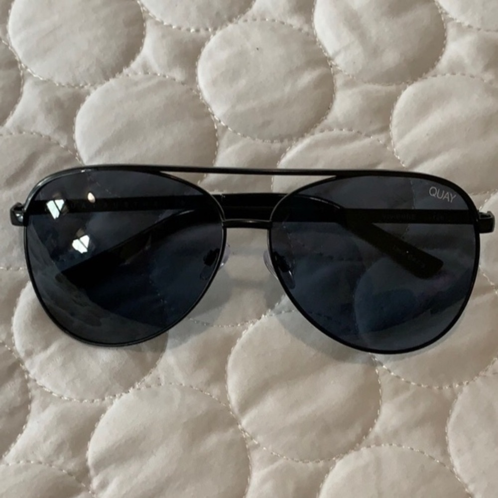 Quay Vivienne Sunglasses in Smoke/Black New